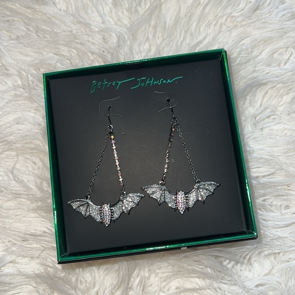 NWT BETSEY JOHNSON BAT CRYSTAL PAVE EARRINGS HEMATITE DANGLE GLITTER HOOK NIB - Picture 2 of 5